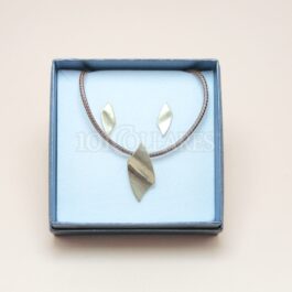 Conjunto chapado en oro