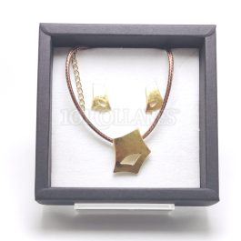 Conjunto chapado en oro